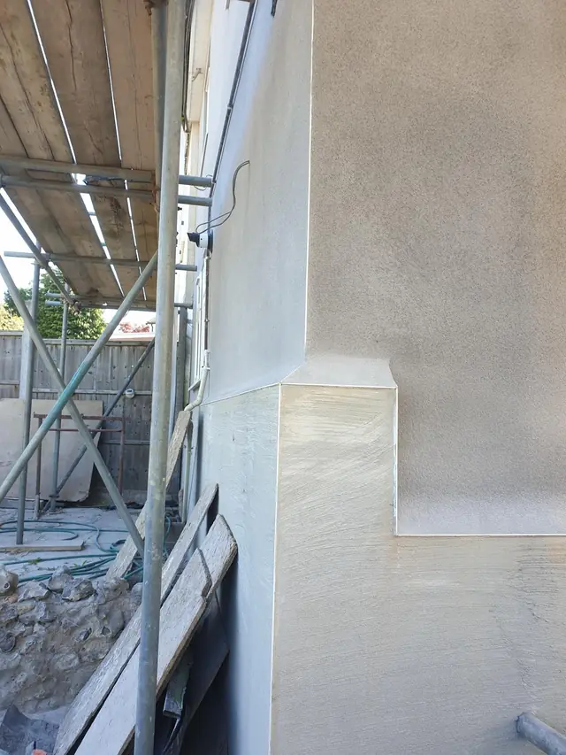 Monocouche render going onto the side wall of a house in Wooburn Green, beside the scaffolding